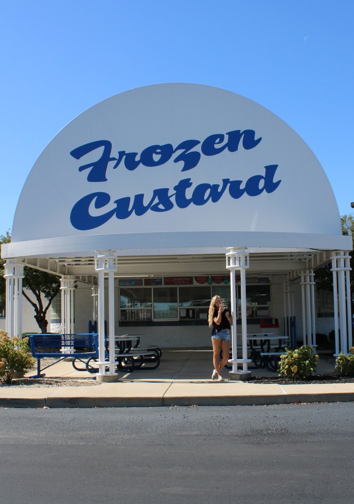 Igloo Frozen Custard Patio Section / Photo by: Melina Delaloza 